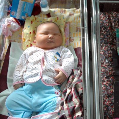 Бебето, родено 8,7 кг, е туристическа атракция