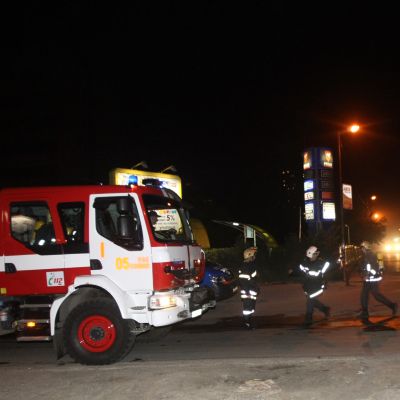 Среднощен пожар до бензиностанция в София