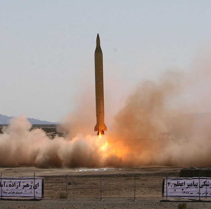 Иран се готви за война, изстреля две ”големи” ракети