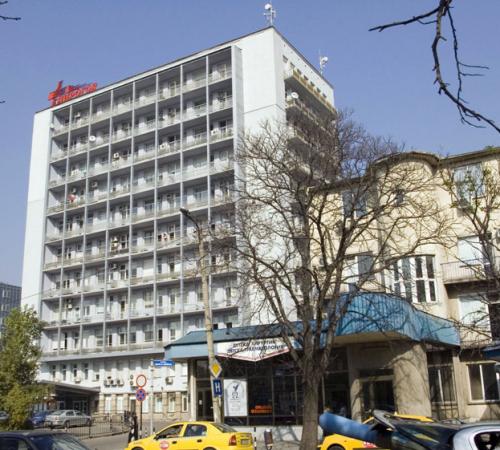 Варел с нафта обгори млад мъж