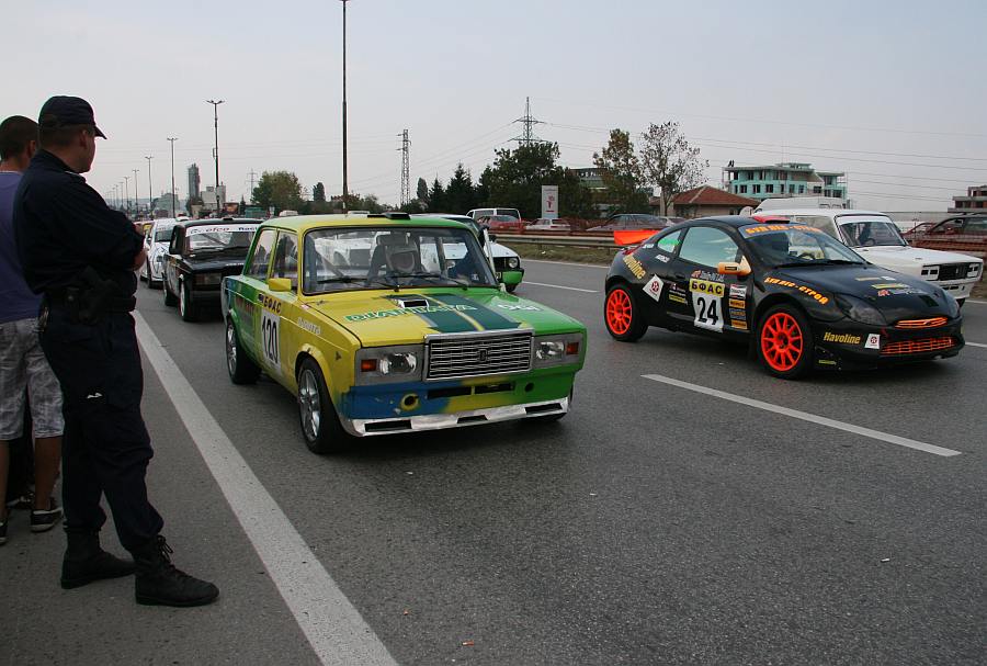 Зрители бавят старт на “Писта София”