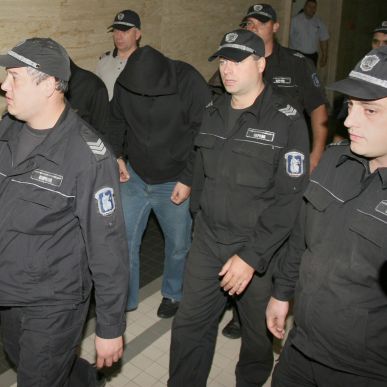 Триото от Пето РПУ остава в ареста