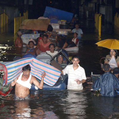 Бурята Кетсана удари Филипините, където  предизвика големи наводнения и все 240 жертви.