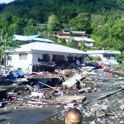 8.3 по Рихтер и цунами удариха островите Самоа
