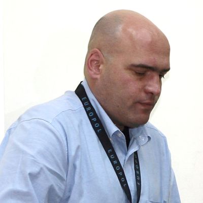 Шефът на сектора за компютърни престъпления в ГДБОП Явор Колев съобщи, че маниакът е плащал на ромски деца за порно снимки