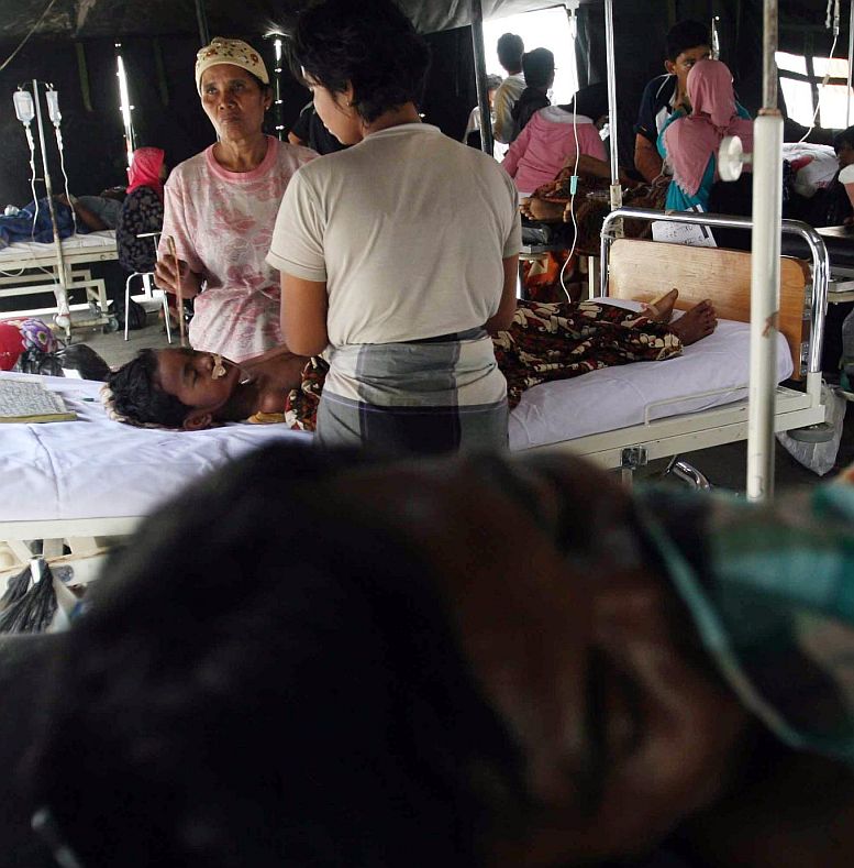 Спасяват деца в полева болница след земетресението