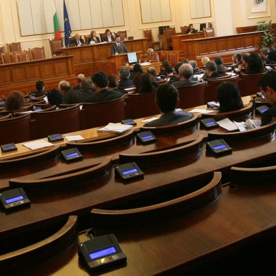 Парламентът създаде комисия, която да изясни гафа със Закона за наркотичните вещества