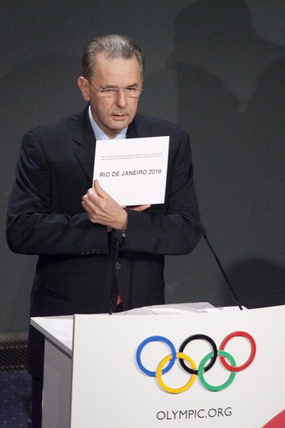 Жак Рох обявява по време на 121-вата сесия на МОК в Белла център в Копенхаген, че Рио де Жанейро в Бразилия ще бъде домакин на Л