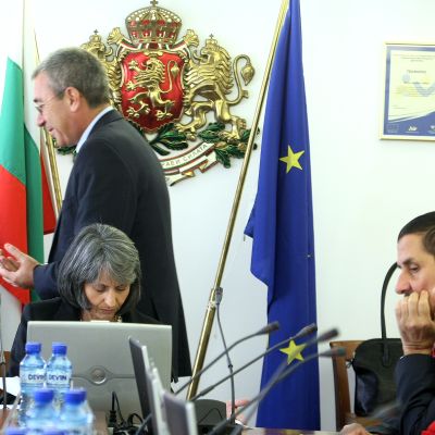 Висшият съдебен съвет още проверява скандалните контакти на свои членове