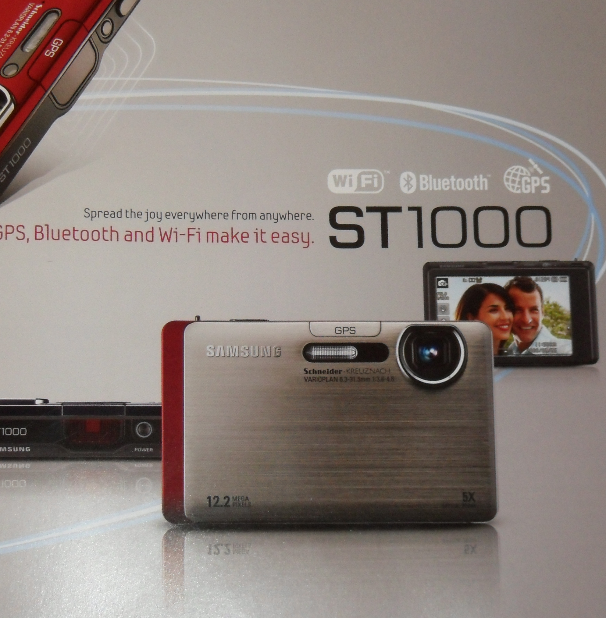 ST 1000 е единственият фотоапарат с GPS, който директно отпечатва името на града, където е направена снимката