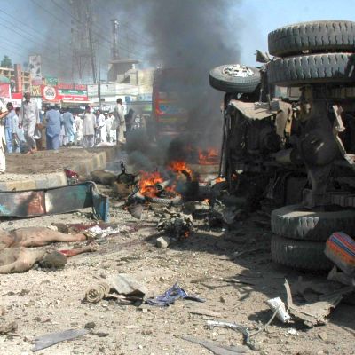 Десетки убити при атентат на пазара в Пешавар