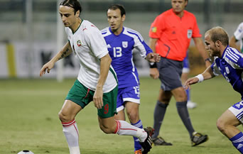 Димитър Бербатов по време на мача срещу Кипър