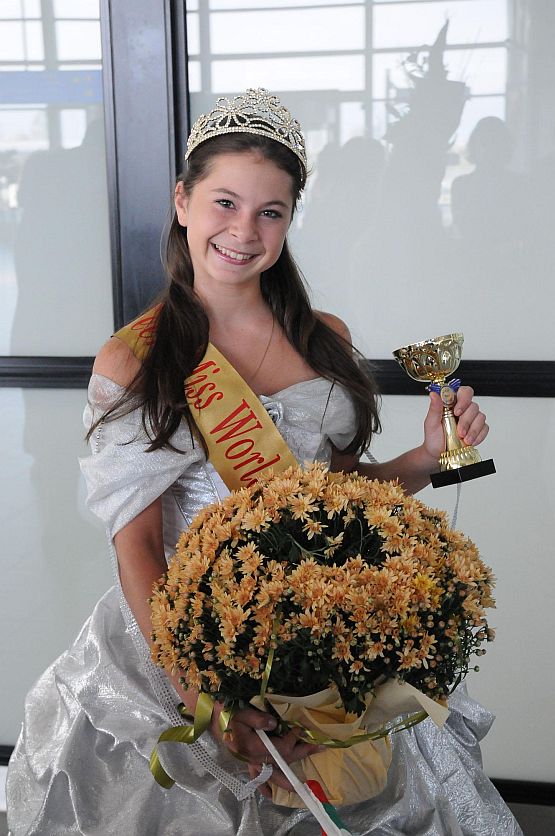 Василена Шопова от Пловдив е новата“Teen Miss World 2009”