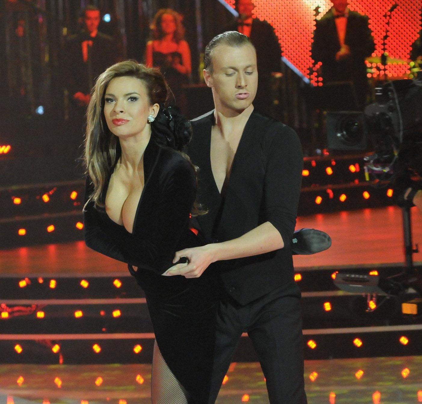 Аксиния разкри прелести в Dancing Stars 2
