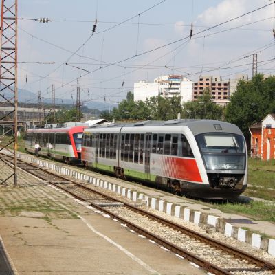 БДЖ възстановява 33 от 38-те спрени влака