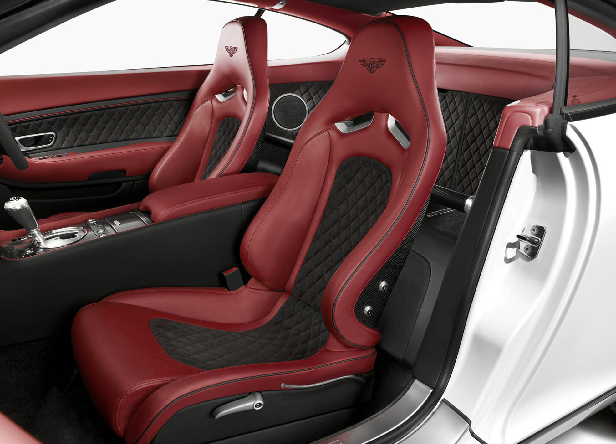 Bentley пуска най-бързия си сериен модел