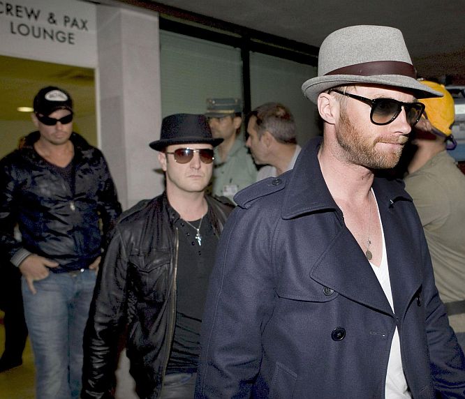 Членовете на ирландската група Boyzone пристигат на летището в Палма де Майорка на 11 октомври 2009 г.