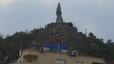 Русофили бранят Альоша от МОЛ „Пловдив”