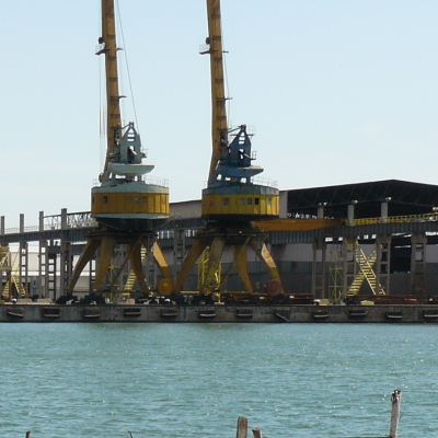Ще ремонтират вълнолома на порта в Бургас