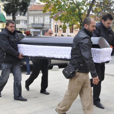 Близките на убиеца от Карнобат скрити заради линч