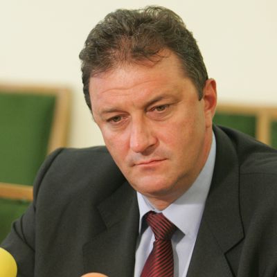 Старата власт готова да я проверят за корупция
