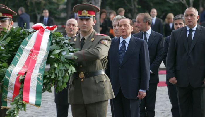 Церемонията бе на площада пред храм-паметника  Свети Александър Невски