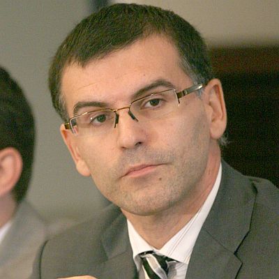 Дянков продава ”Информационно обслужване”