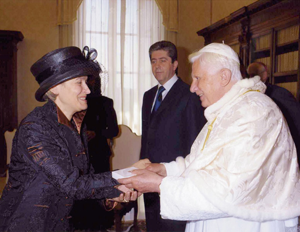 Ирина Бокова във Ватикана