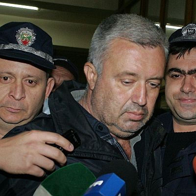 Маниакът, ”боцкал” деца, остава в ареста