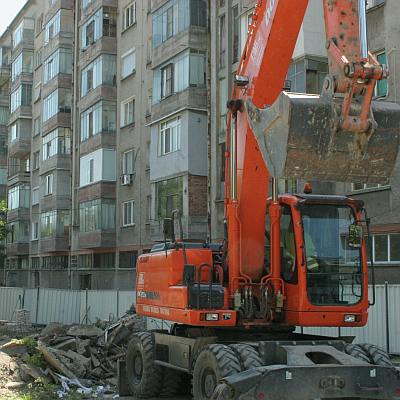 Хотел изниква под прозорците на почиващи в Слънчев бряг