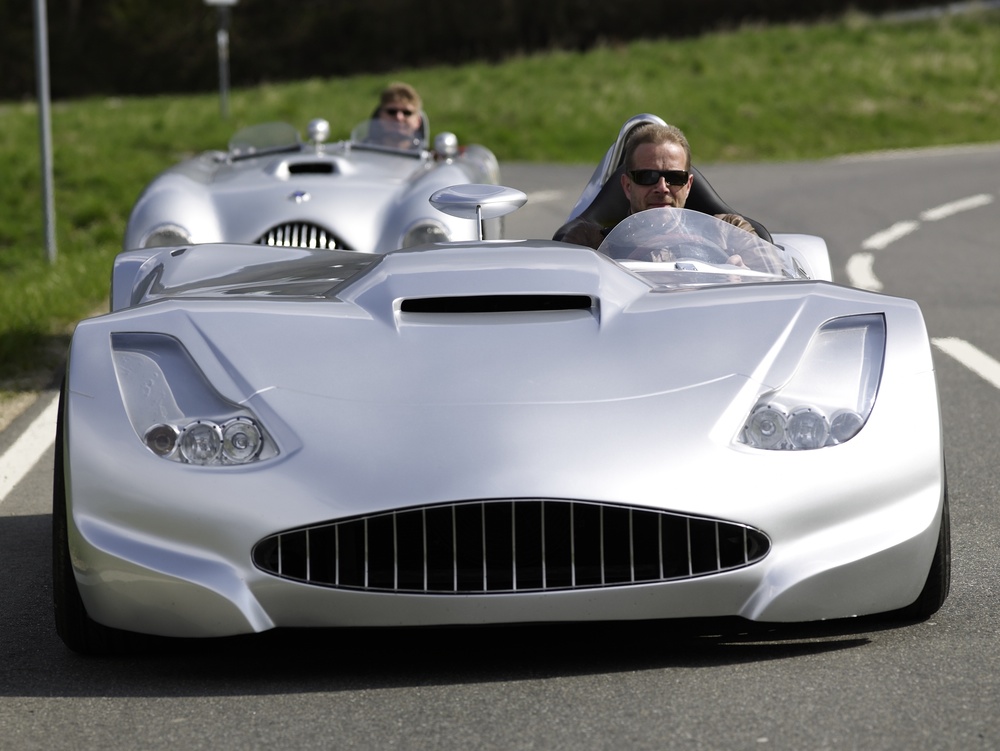 Автомобил с ускорение 3.2 сек. пуснат в производство - видео