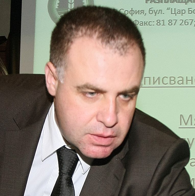 Министър Мирослав Найденов обяви, че Агенцията по горите проверява всички заменки