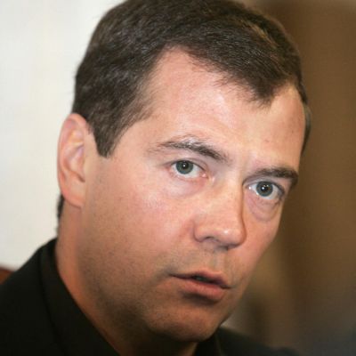Русия ще разглежда като "обявяване на икономическа война" евентуалното приемане на втора вълна от американски санкции, смята Медведев
