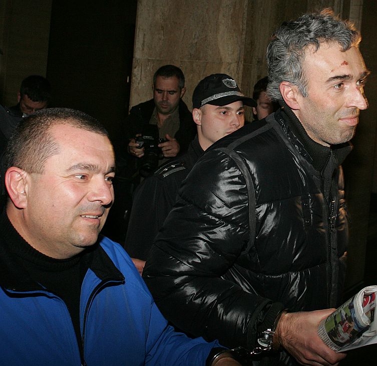 Прокурорът Георги Велков (д) и Илиян Михайлов в съда