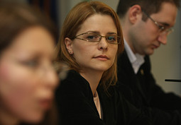 Светла Костадинова (в средата) - изпълнителен директор на ИПИ