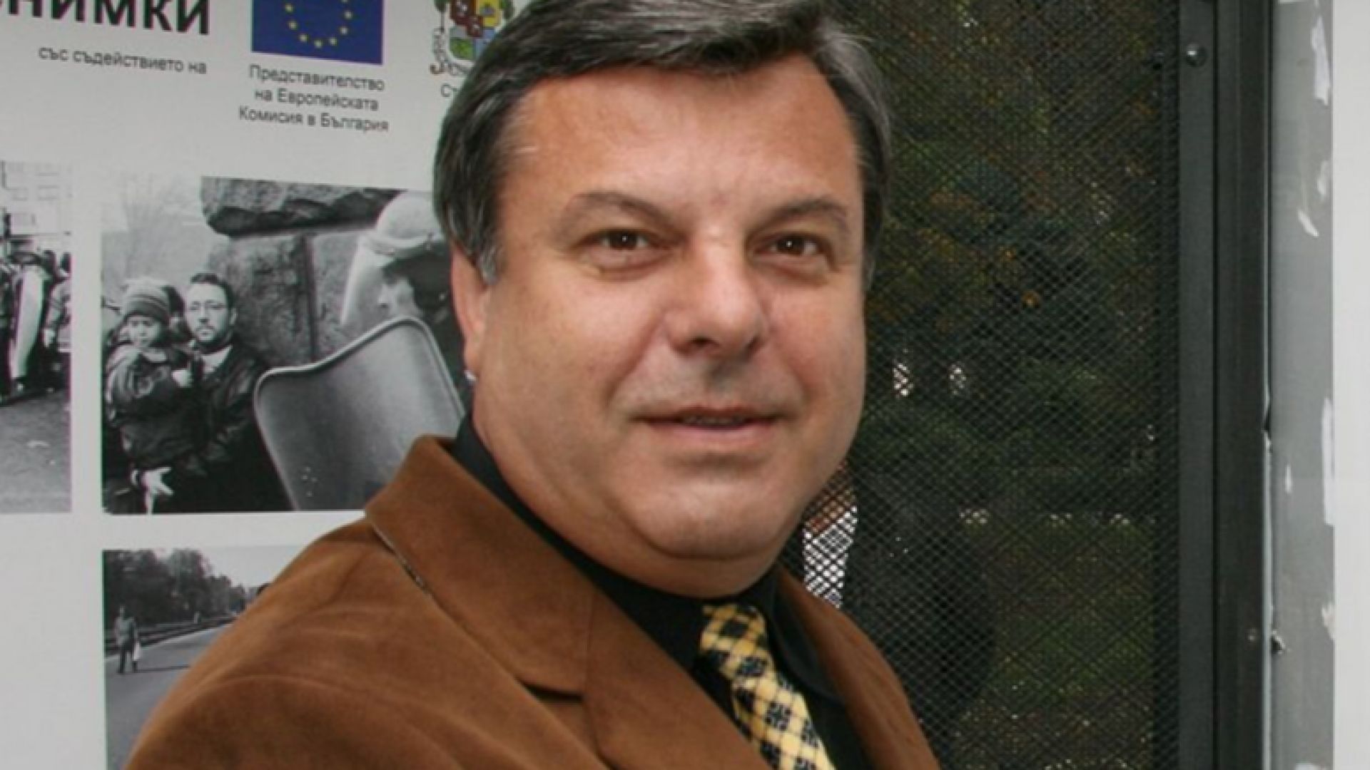 Днес се навършват 20 години от събарянето на мавзолея на