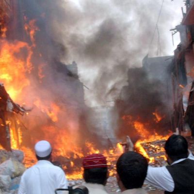 Кървав атентат посрещна Клинтън в Пакистан