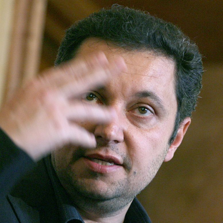 Янев: Цачева е случайно в политиката
