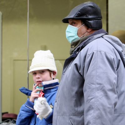 В столицата вече се забелязват хора с маски против зараза от новия щам A (H1N1)