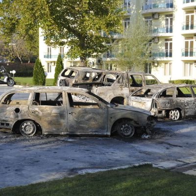 Четири автомобила изгоряха на паркинг в комплекс “Ключ към морето” в село Равда