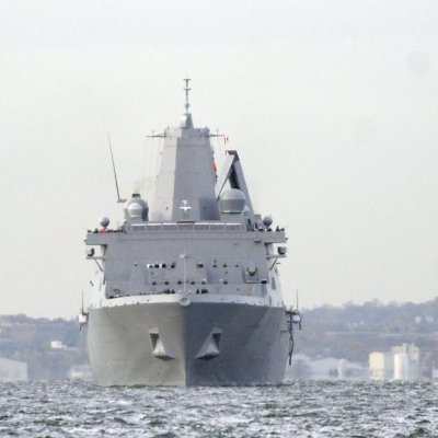 Кораб, направен от останки на кулите близнаци, акостира в Ню Йорк