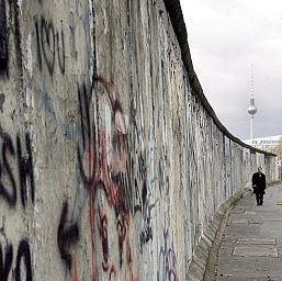 Берлинската стена е част от границата между Федерална република Германия и Германската демократична република от 13 август 1961