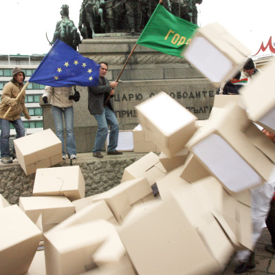 Събаряха ”стената” между управляващи и общество