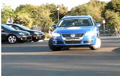 VW показа система за автоматично паркиране - видео
