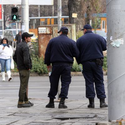 Млад мъж качен насила в джип в София