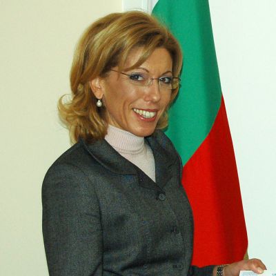 Желева разяснява на Първанов за посланиците