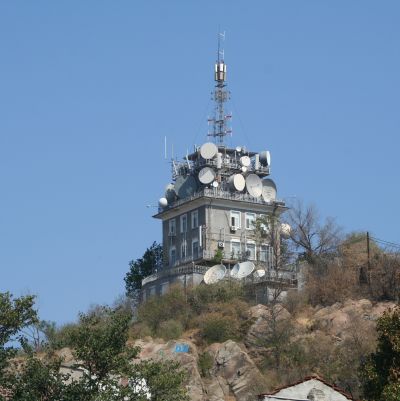 Сахаттепе с шадраван, чешма и пейки