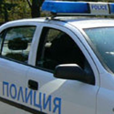 Полицията арестува двама бандити, задигали луксозни коли