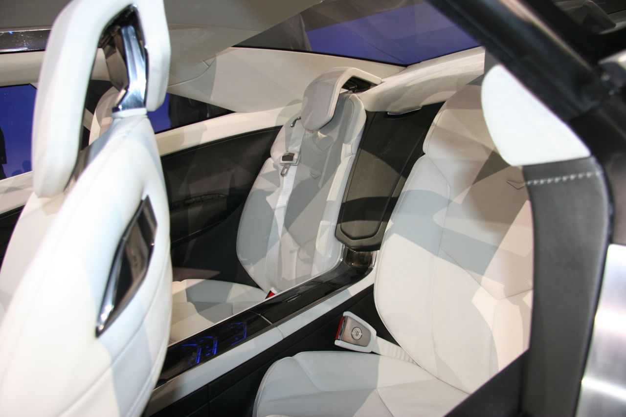 Cadillac пуска в производство хибрида Converj