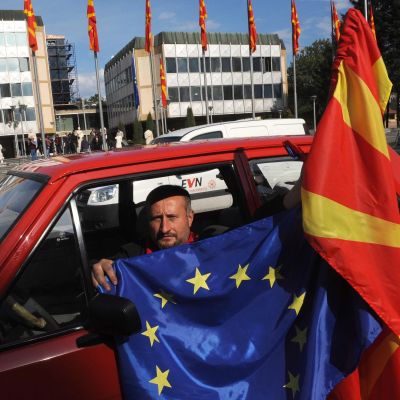 Спорът за името на Македония блокира подготовката за старт на преговорите за членство на страната в ЕС